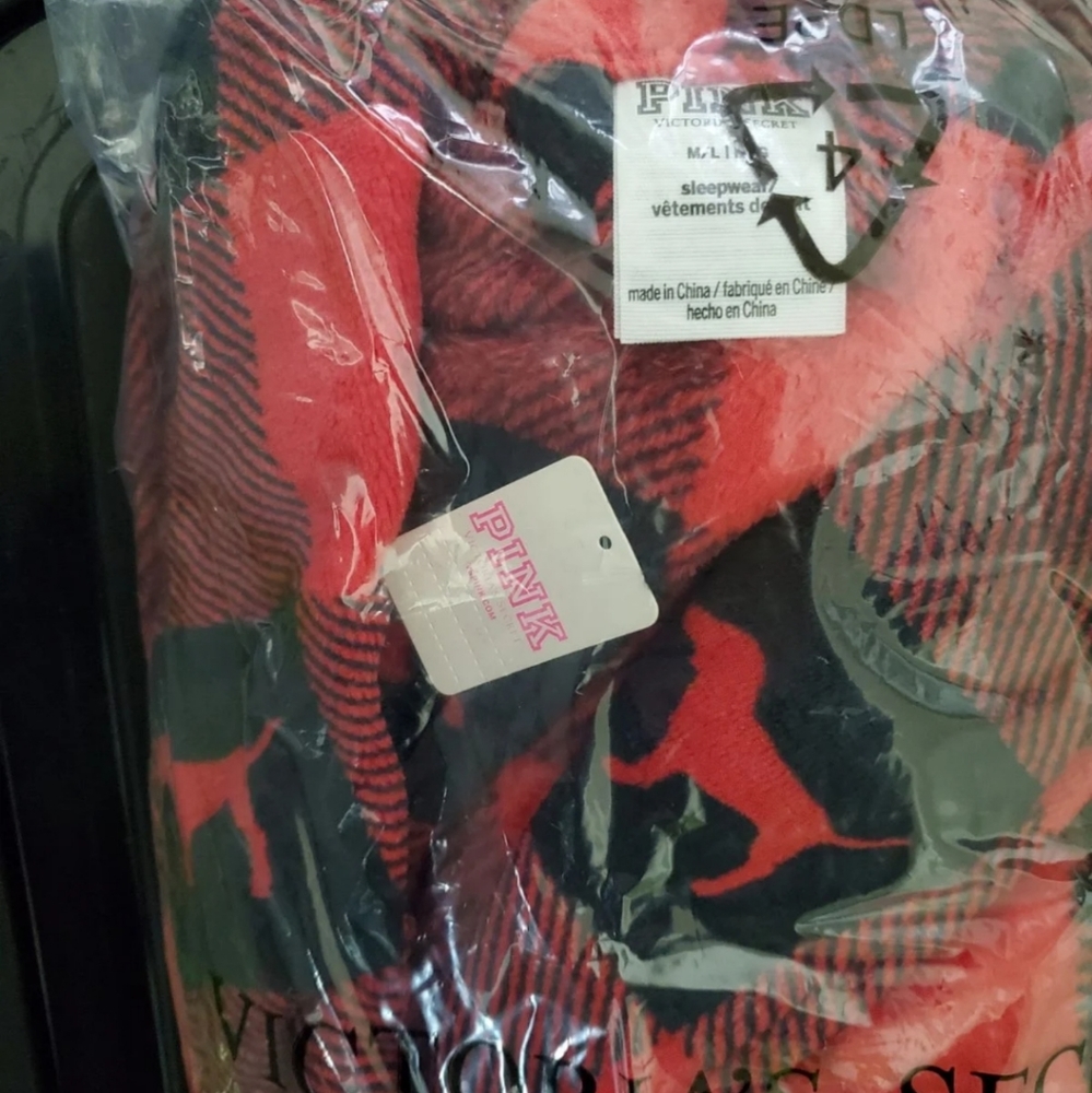 VS Pink Sherpa Lined Knee Socks & Plush Plaid Robe - Picture 2 of 5